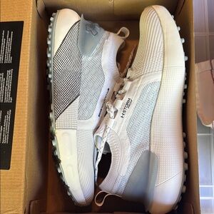 Under Armour Men's White Athletic Shoes